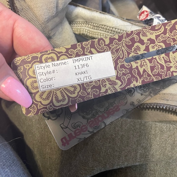 Three stones zip up sweater - Picture 7 of 7